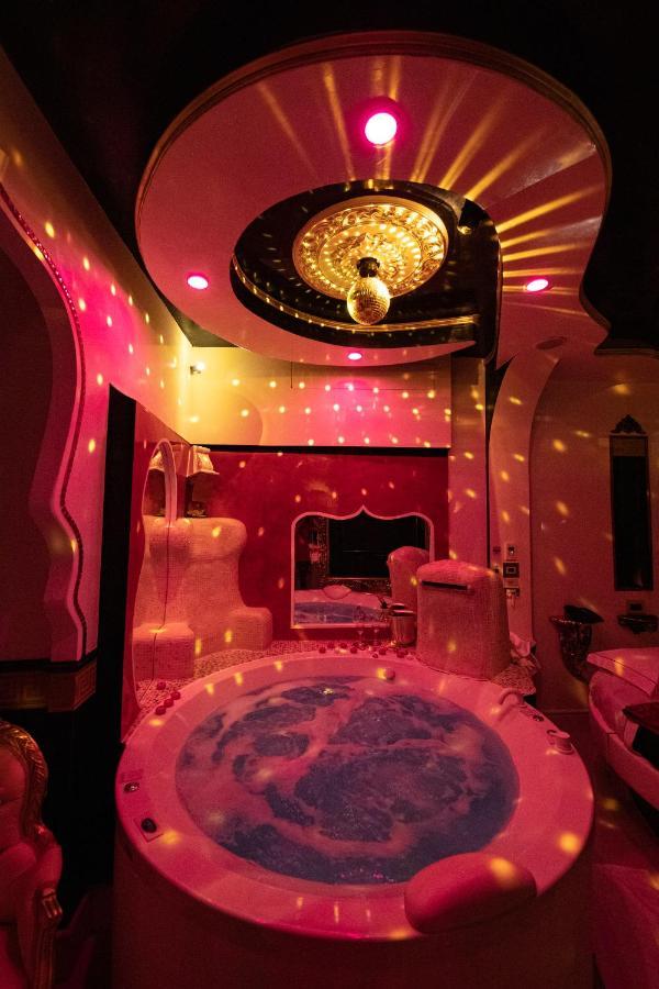 Erossuite Guesthouse โรม ภายนอก รูปภาพ