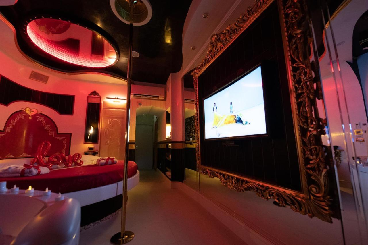 Erossuite Guesthouse โรม ภายนอก รูปภาพ