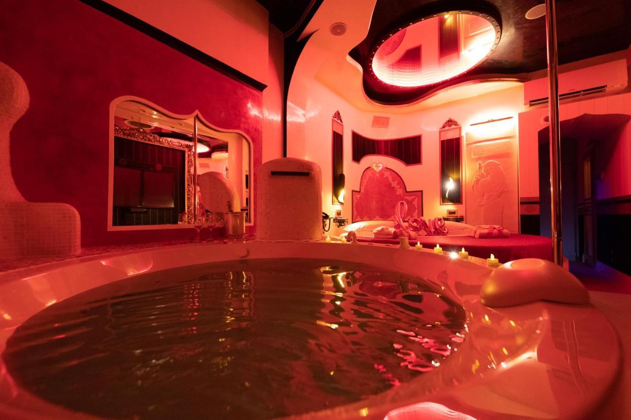 Erossuite Guesthouse โรม ภายนอก รูปภาพ