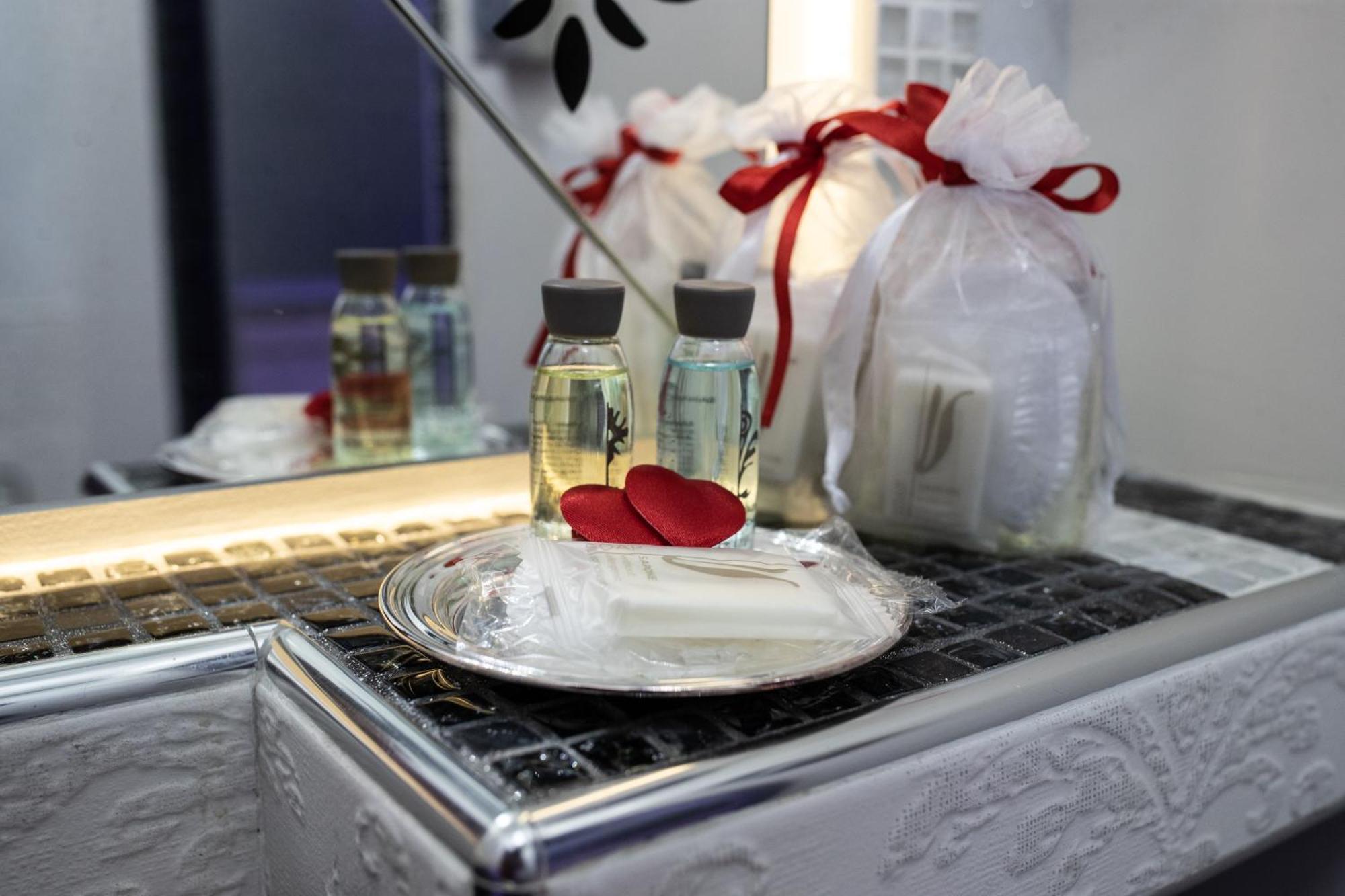 Erossuite Guesthouse โรม ภายนอก รูปภาพ